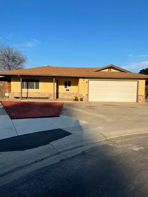 2113 Milford Ln, Modesto, CA 95355