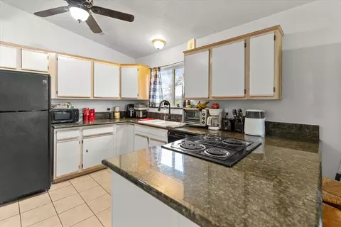 Kitchen - 4040 Flint Trl, Copperopolis, CA 95228 photo 3 of 8