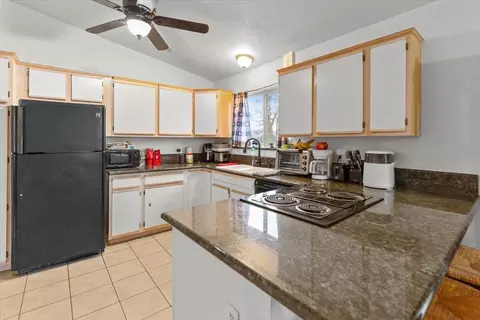Kitchen - 4040 Flint Trl, Copperopolis, CA 95228 photo 8 of 8