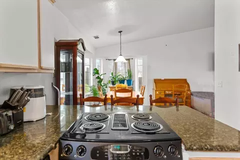 Kitchen - 4040 Flint Trl, Copperopolis, CA 95228 photo 6 of 8