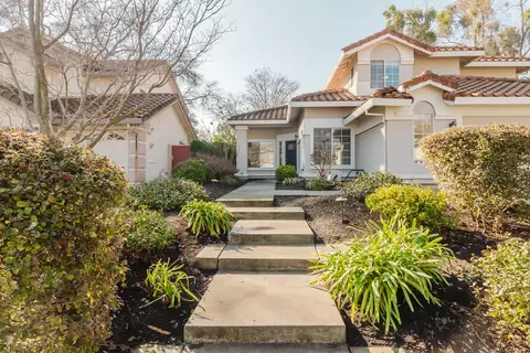 4 Marina Blue Ct, Sacramento, CA 95831