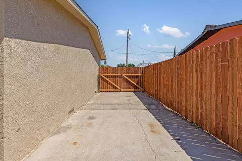 Exterior - 1320 Aurora St, Modesto, CA 95351 photo 5 of 5