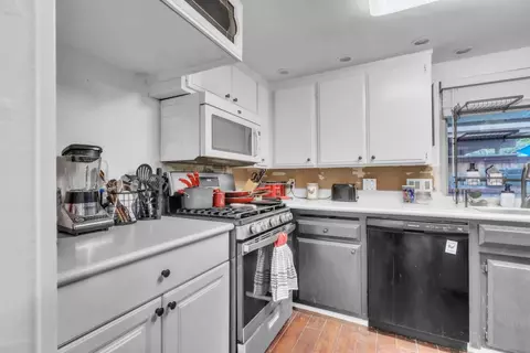 Kitchen - 6064 Via Casitas, Carmichael, CA 95608 photo 4 of 6
