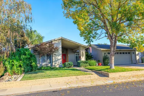 413 Redford Ln, Modesto, CA 95350 photo 2