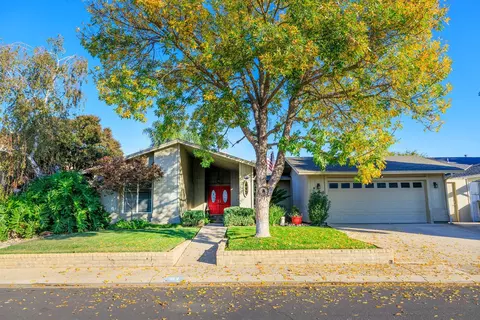 413 Redford Ln, Modesto, CA 95350 photo 1