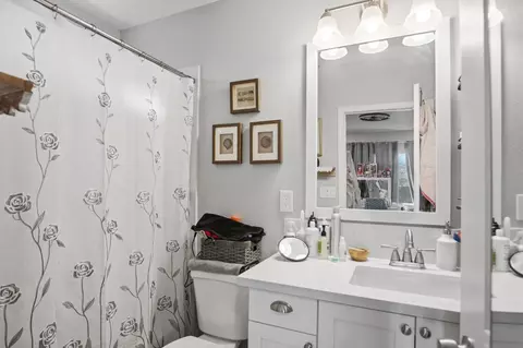 Bath - 8708 Wilson St, Patterson, CA 95363 photo 2 of 2