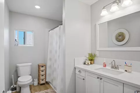 Bath - 8708 Wilson St, Patterson, CA 95363 photo 1 of 2