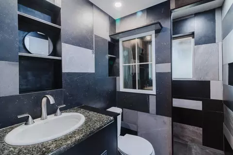 Bath - 2560 Wright St, Sacramento, CA 95821 photo 1 of 3