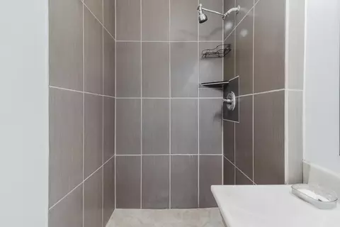 Bath - 2560 Wright St, Sacramento, CA 95821 photo 3 of 3