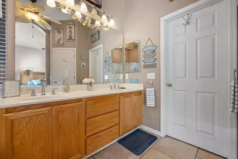 Bath - 3012 Degas Ln, Modesto, CA 95355 photo 3 of 4