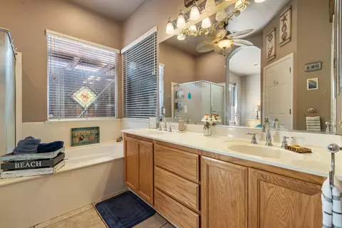 Bath - 3012 Degas Ln, Modesto, CA 95355 photo 2 of 4