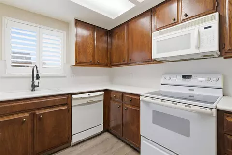 Kitchen - 705 Brandywine Dr, Lodi, CA 95240 photo 4 of 4