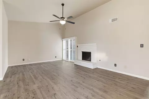 Living - 705 Brandywine Dr, Lodi, CA 95240 photo 3 of 8