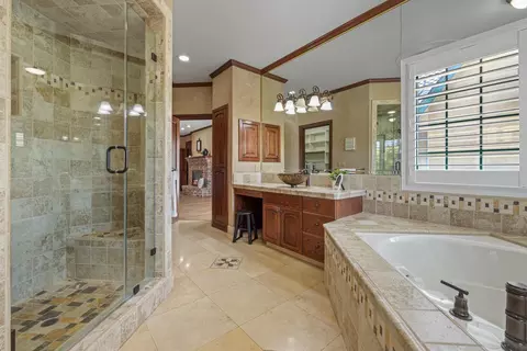 Bath - 2410 Brittany Ct, Lodi, CA 95242 photo 6 of 9