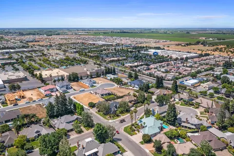 View/Area - 2410 Brittany Ct, Lodi, CA 95242 photo 10 of 11