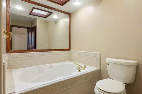 Bath - 2410 Brittany Ct, Lodi, CA 95242 photo 8 of 9