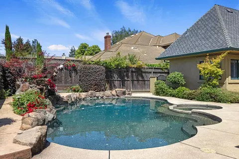 Exterior - 2410 Brittany Ct, Lodi, CA 95242 photo 9 of 13