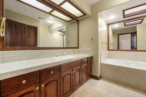 Bath - 2410 Brittany Ct, Lodi, CA 95242 photo 7 of 9