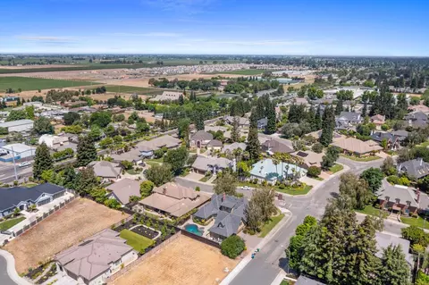 View/Area - 2410 Brittany Ct, Lodi, CA 95242 photo 5 of 11