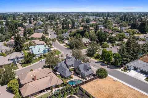 View/Area - 2410 Brittany Ct, Lodi, CA 95242 photo 3 of 11