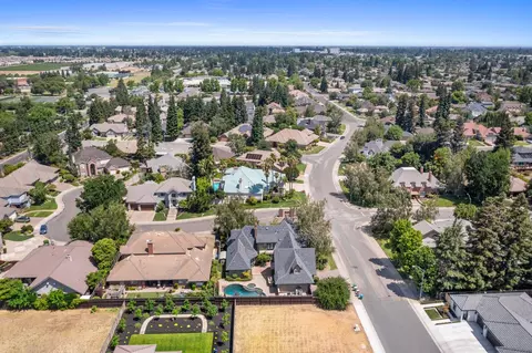 View/Area - 2410 Brittany Ct, Lodi, CA 95242 photo 6 of 11
