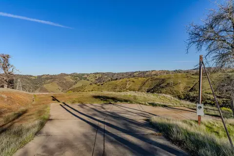 858 Candy Cir, Mokelumne Hill, CA 95245