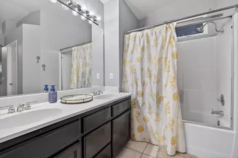 Bath - 810 River Raft Ct, Modesto, CA 95351 photo 3 of 5