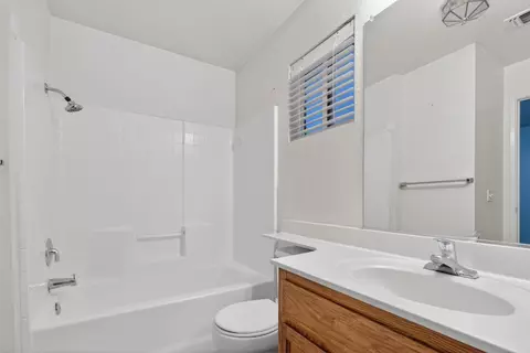 Bath - 810 River Raft Ct, Modesto, CA 95351 photo 4 of 5