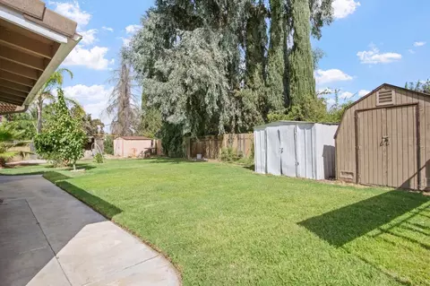 Exterior - 810 River Raft Ct, Modesto, CA 95351 photo 3 of 4