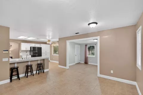 Entry Way - 810 River Raft Ct, Modesto, CA 95351 photo 2 of 6