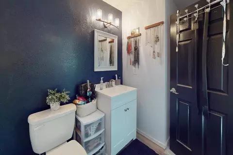 Bath - 2637 Acacia, Sutter, CA 95982 photo 4 of 4