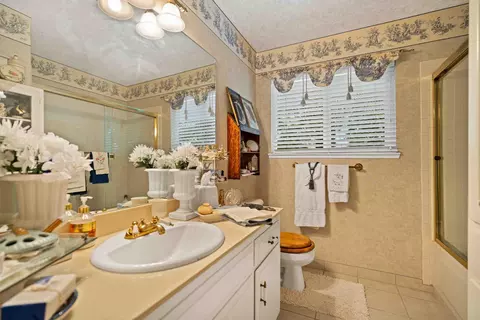 Bath - 3909 Fieldcrest Ct, Modesto, CA 95355 photo 2 of 4
