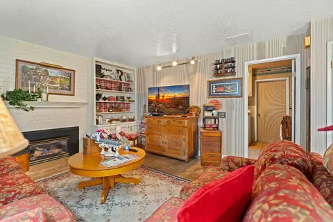 Living - 3909 Fieldcrest Ct, Modesto, CA 95355 photo 4 of 4