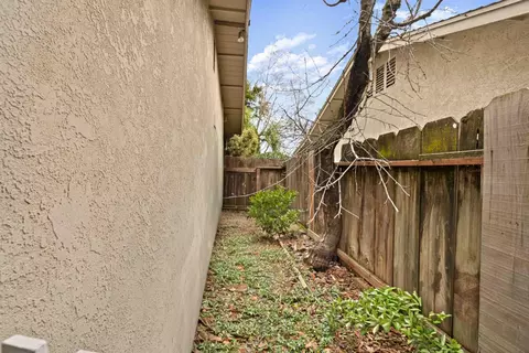 Exterior - 3909 Fieldcrest Ct, Modesto, CA 95355 photo 7 of 9