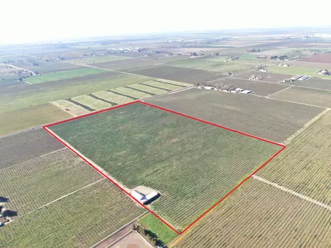 3409 W Woodbridge Rd, Lodi, CA 95242