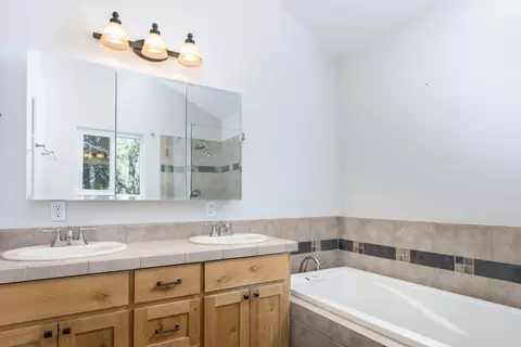 Bath - 6680 Diablo View Ct, Placerville, CA 95667 photo 3 of 4