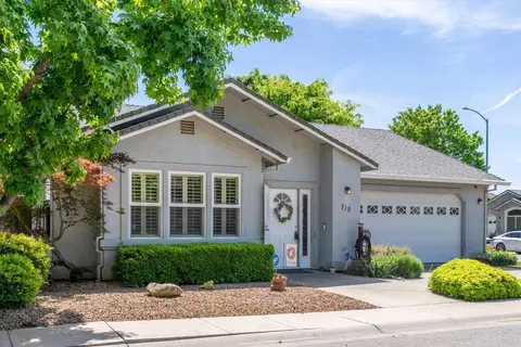 719 Picaso Ln, Chico, CA 95926