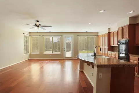 Living - 524 Glenbriar Cir, Tracy, CA 95377 photo 3 of 6