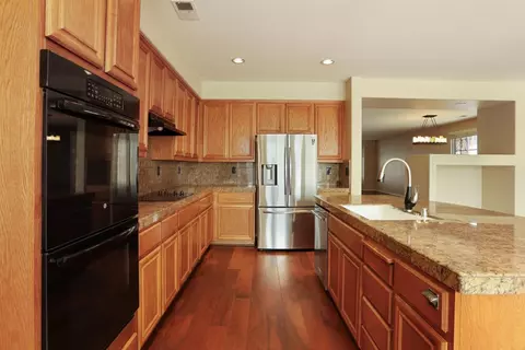 Kitchen - 524 Glenbriar Cir, Tracy, CA 95377 photo 2 of 3