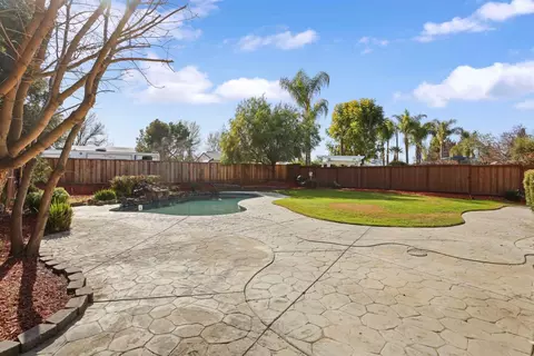 Exterior - 524 Glenbriar Cir, Tracy, CA 95377 photo 4 of 9