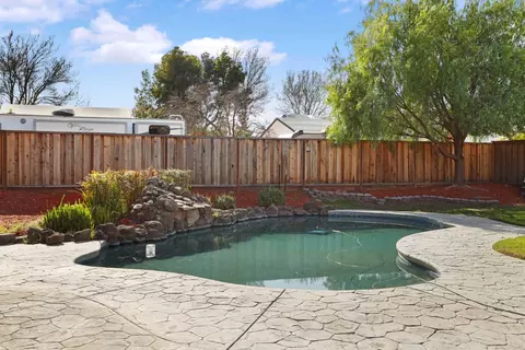 Exterior - 524 Glenbriar Cir, Tracy, CA 95377 photo 5 of 9