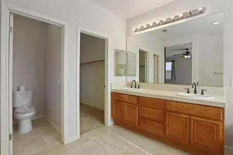 Bath - 524 Glenbriar Cir, Tracy, CA 95377 photo 4 of 4