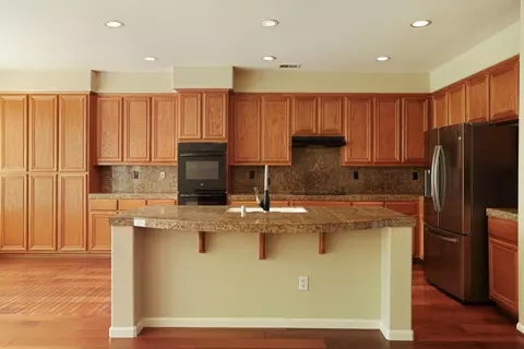 Kitchen - 524 Glenbriar Cir, Tracy, CA 95377 photo 1 of 3