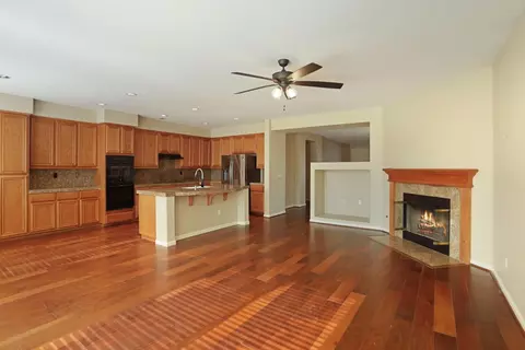 Living - 524 Glenbriar Cir, Tracy, CA 95377 photo 5 of 6