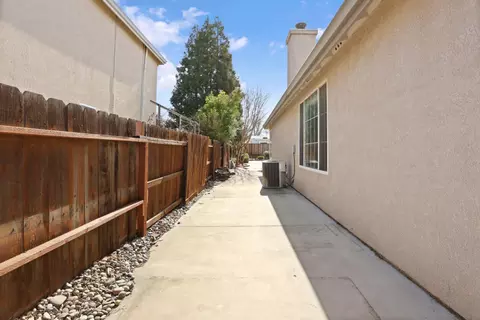 Exterior - 524 Glenbriar Cir, Tracy, CA 95377 photo 3 of 9