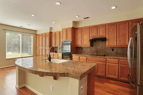 Kitchen - 524 Glenbriar Cir, Tracy, CA 95377 photo 3 of 3