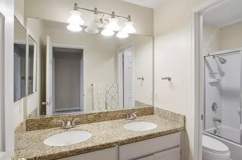 Bath - 1466 Mansfield St, Tracy, CA 95376 photo 2 of 4
