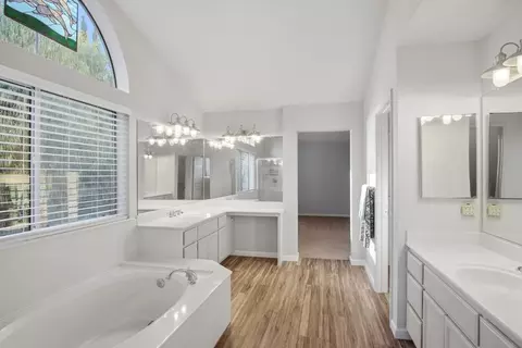Bath - 1466 Mansfield St, Tracy, CA 95376 photo 4 of 4
