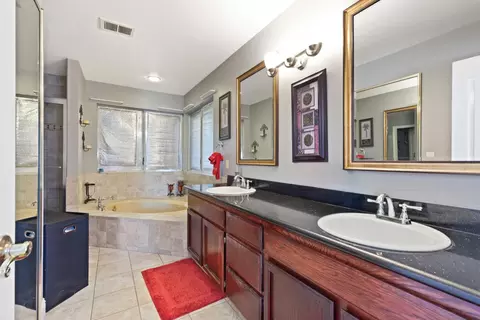 Bath - 1745 Parkside Dr, Tracy, CA 95376 photo 2 of 4