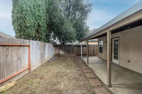 Exterior - 1007 Kirksey Dr, Turlock, CA 95382 photo 6 of 8